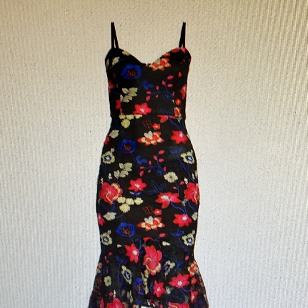 GUESS dress Floral lace SIZE 14 New without Tags. Lined.Show stopping beautiful